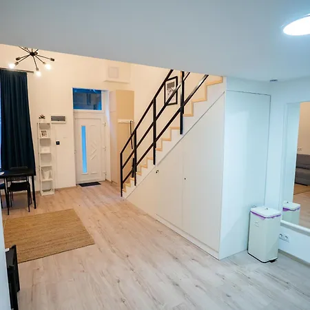 Downtown Apartment *